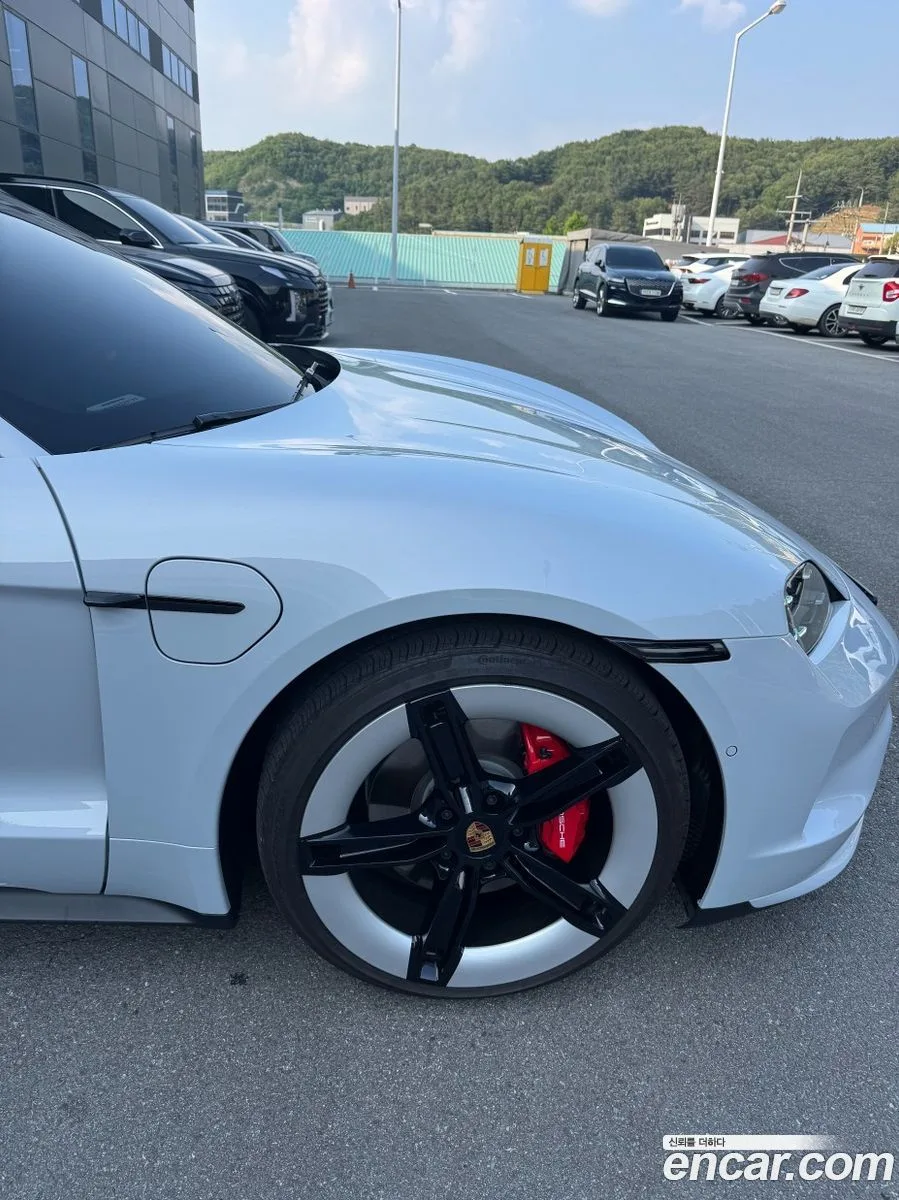 Porsche Taycan 4S 2024 — thumbnail 2