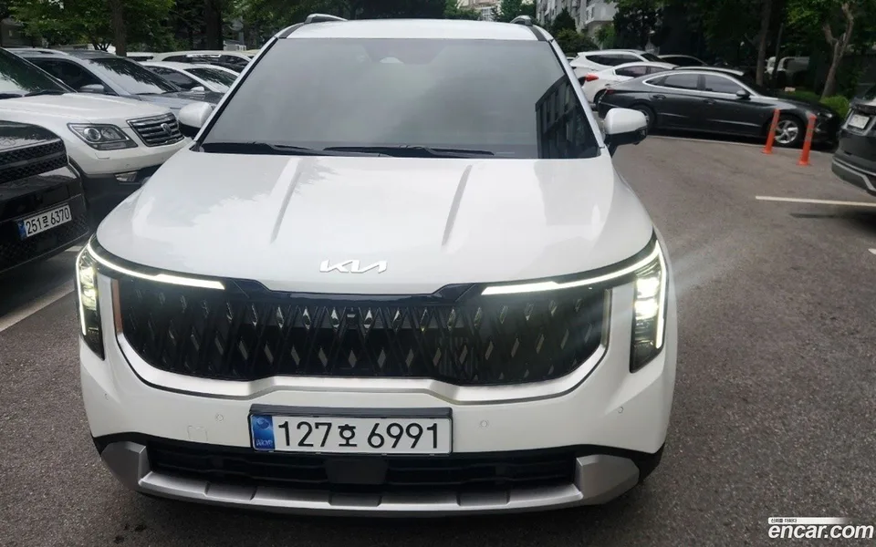 Kia Carnival HEV 9 2026 — photo 1, buy with delivery to Moscow