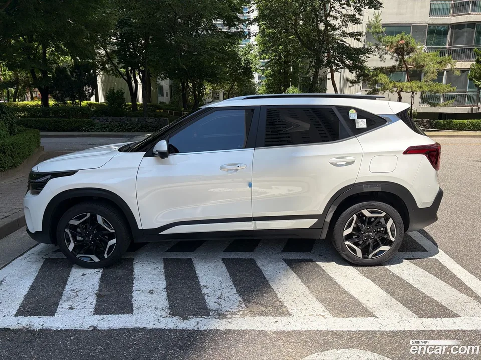 Kia Seltos 2.0 2WD 2025 — фото 1, купить с доставкой в Москву