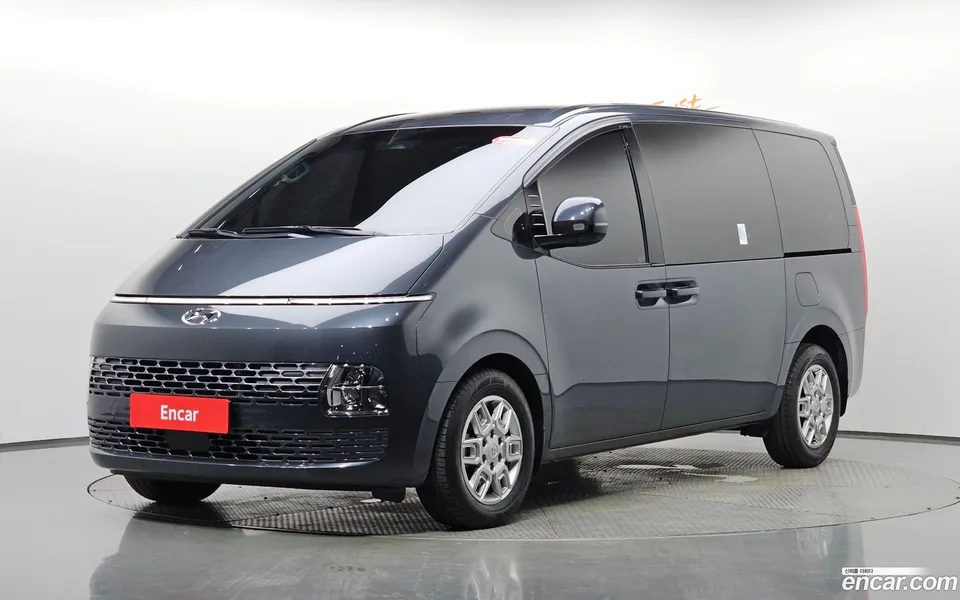 Hyundai Staria 3 2023 — photo 1, buy with delivery to Moscow