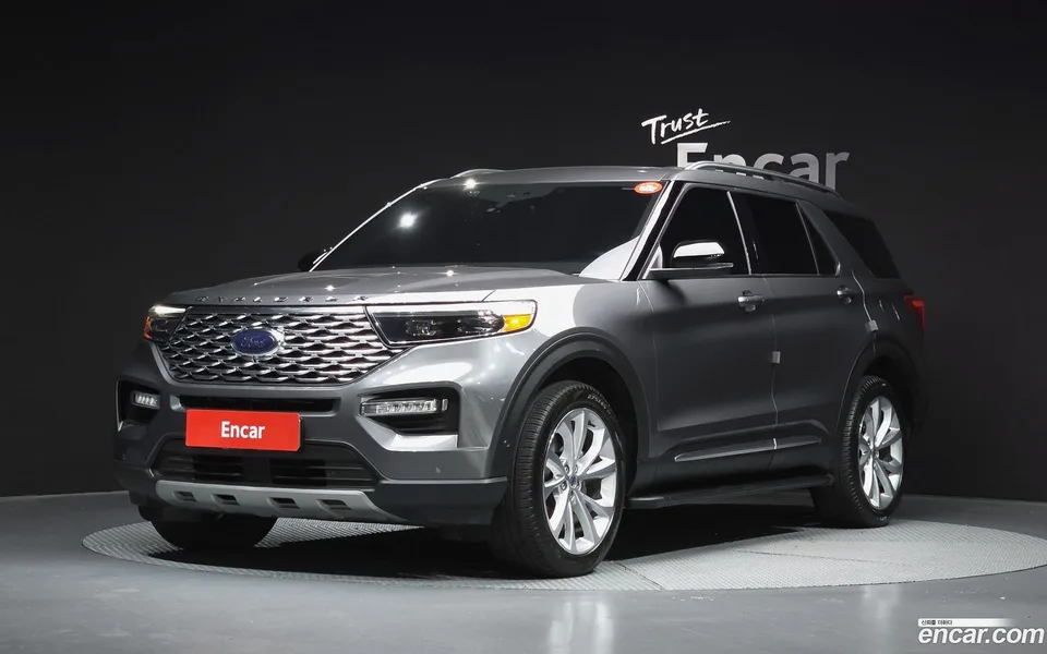 Ford Explorer 3.0 4WD 2022 — photo 1, buy with delivery to Moscow