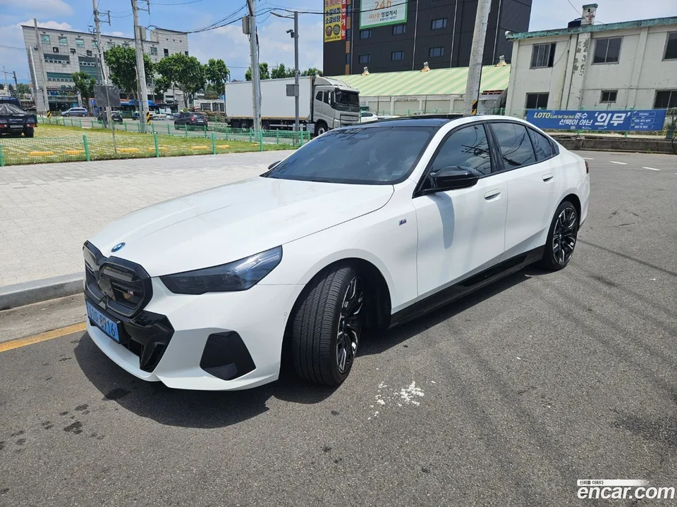 BMW i5 M60 xDrive 2024 — thumbnail 3