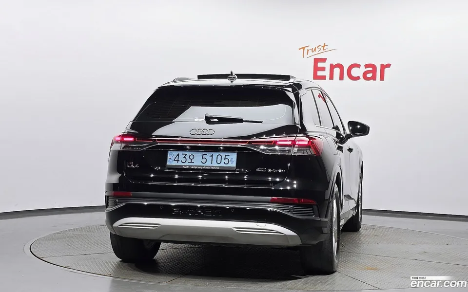 Audi Q4 e-tron 40 2023 — thumbnail 4