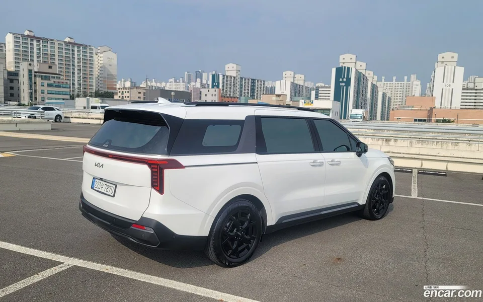 Kia Carnival 9 2025 — thumbnail 3