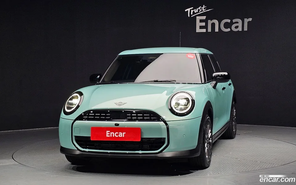 MINI Cooper C 5 2025 — thumbnail 3