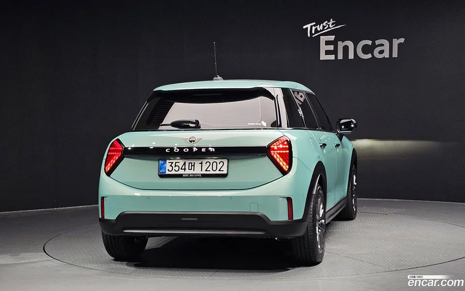 MINI Cooper C 5 2025 — thumbnail 4