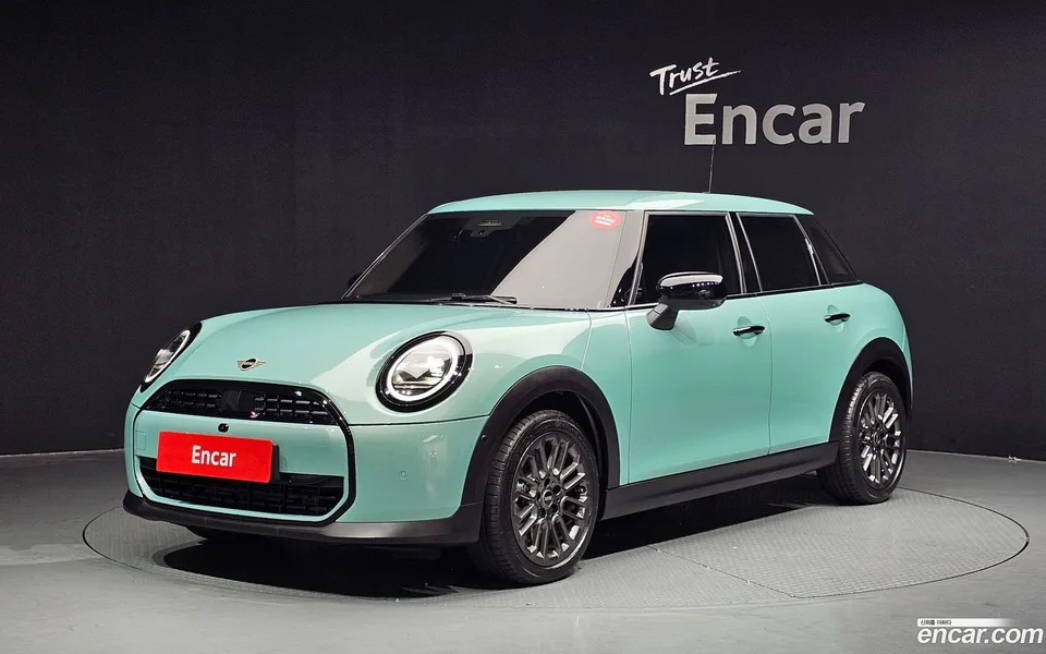 MINI Cooper C 5 2025 — photo 1, buy with delivery to Moscow