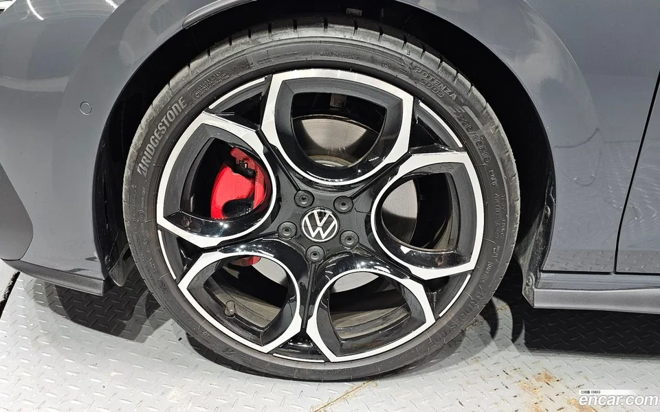 Volkswagen Golf 2.0 GTI 2025 — thumbnail 2