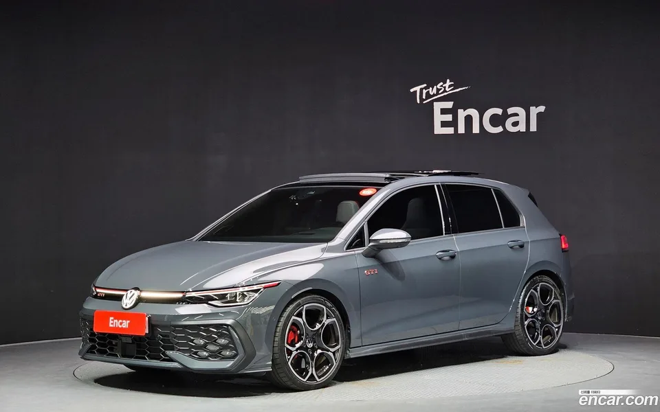 Volkswagen Golf 2.0 GTI 2025 — photo 1, buy with delivery to Moscow