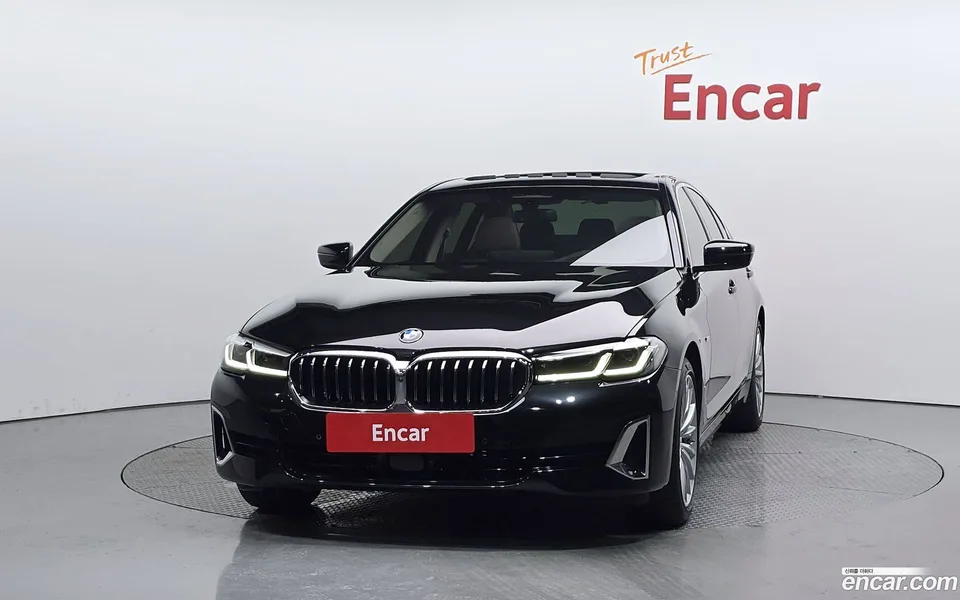 BMW 5 Series 530i 2023 — thumbnail 3