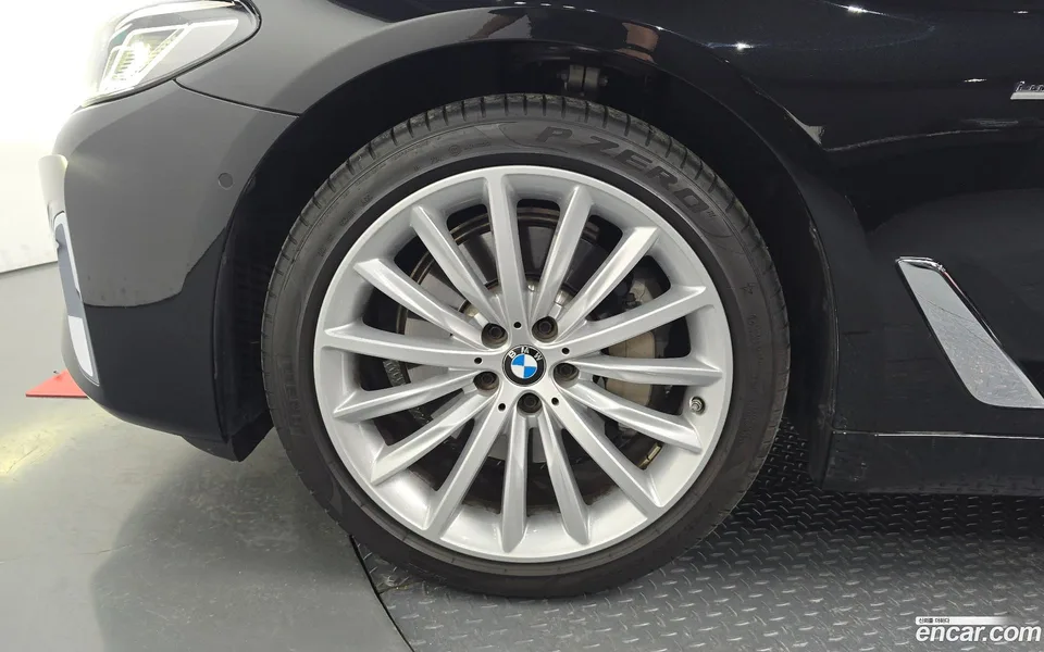 BMW 5 Series 530i 2023 — thumbnail 5