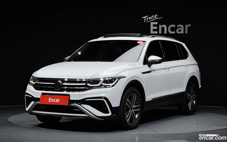Volkswagen Tiguan Allspace 2.0 TSI 2022 — photo 1, buy with delivery to Moscow