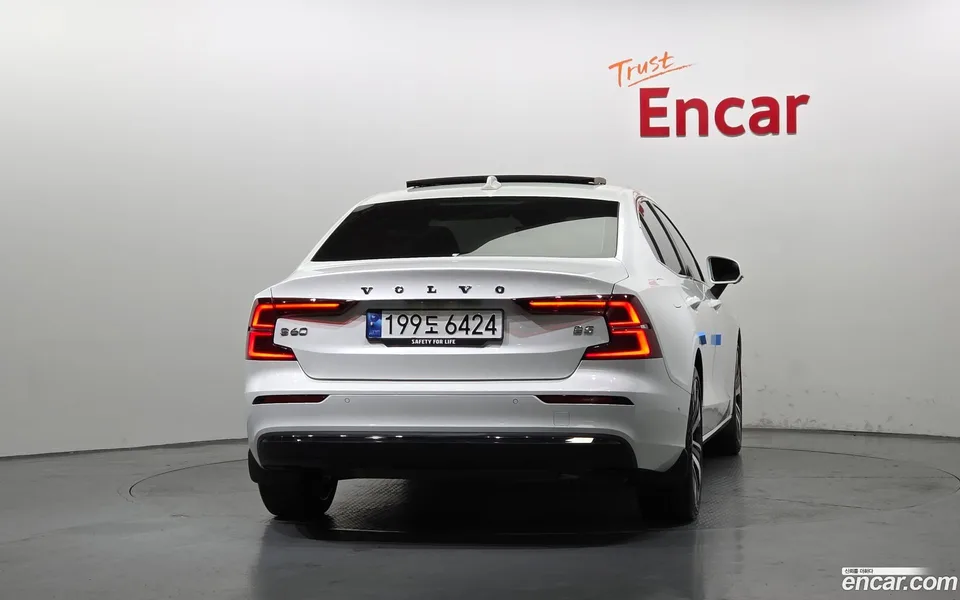 Volvo S60 B5 2023 — thumbnail 4