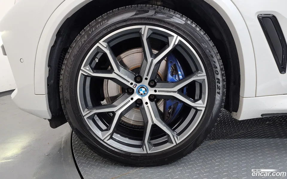 BMW X5 xDrive 45e M 2022 — миниатюра 2