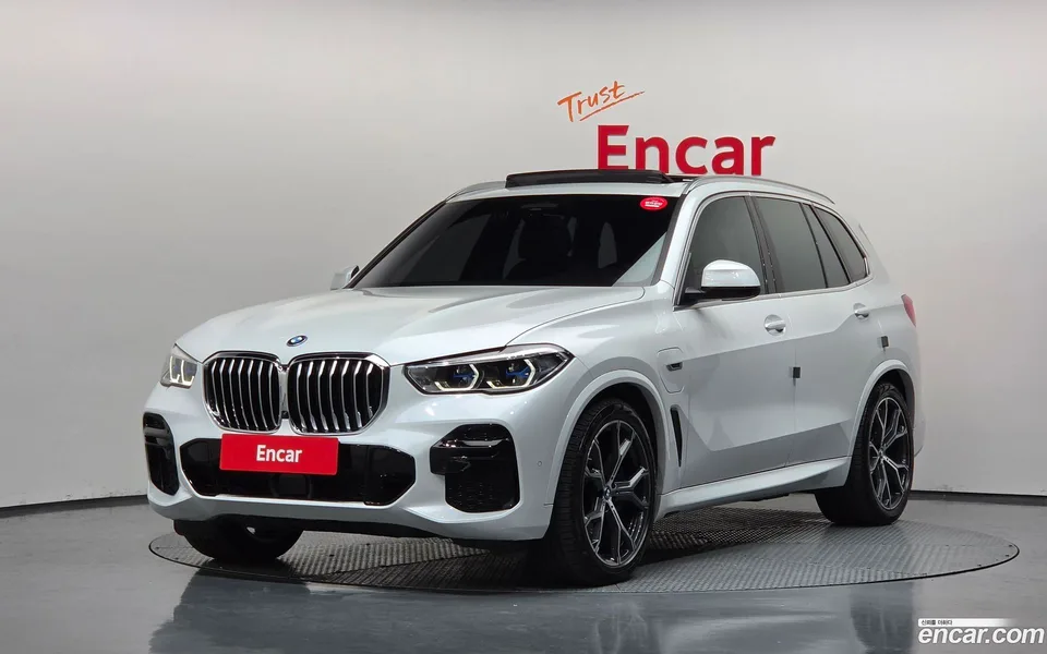 BMW X5 xDrive 45e M 2022 — фото 1, купить с доставкой в Москву