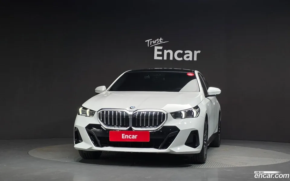 BMW 5 Series 520i M 2025 — thumbnail 3