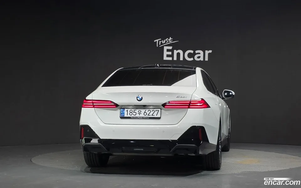 BMW 5 Series 520i M 2025 — thumbnail 4
