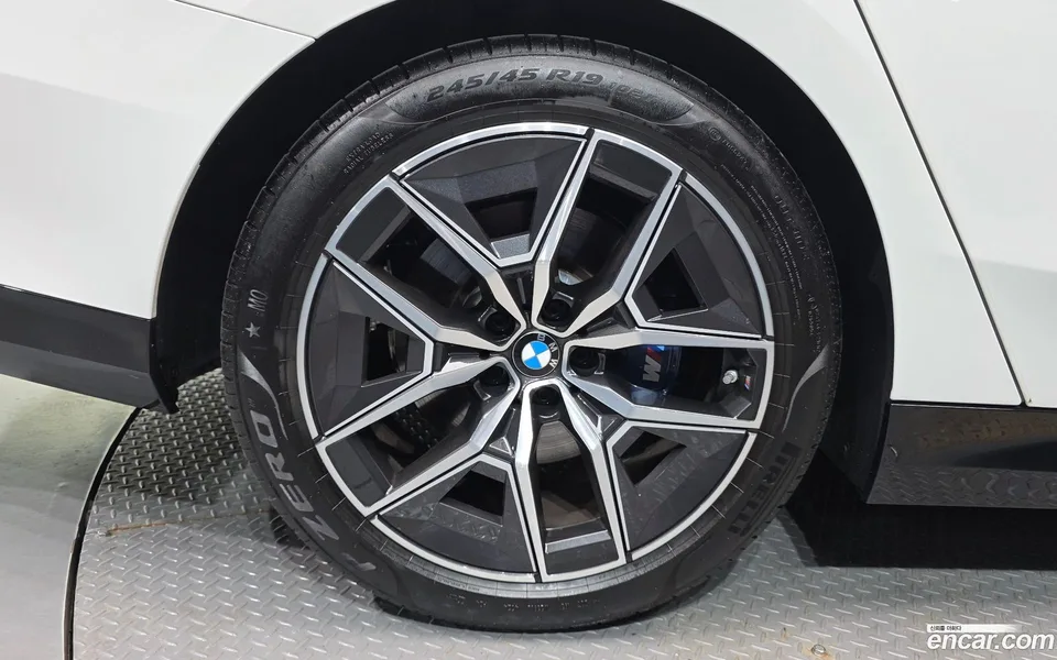 BMW 5 Series 520i M 2025 — thumbnail 5