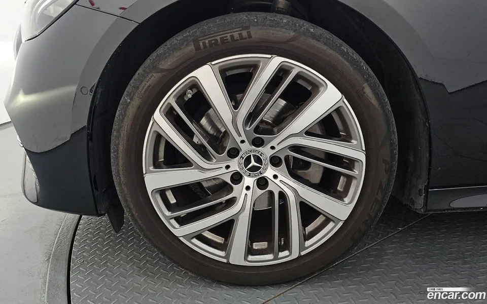 Mercedes-Benz E-Class E220d 4MATIC 2024 — thumbnail 5