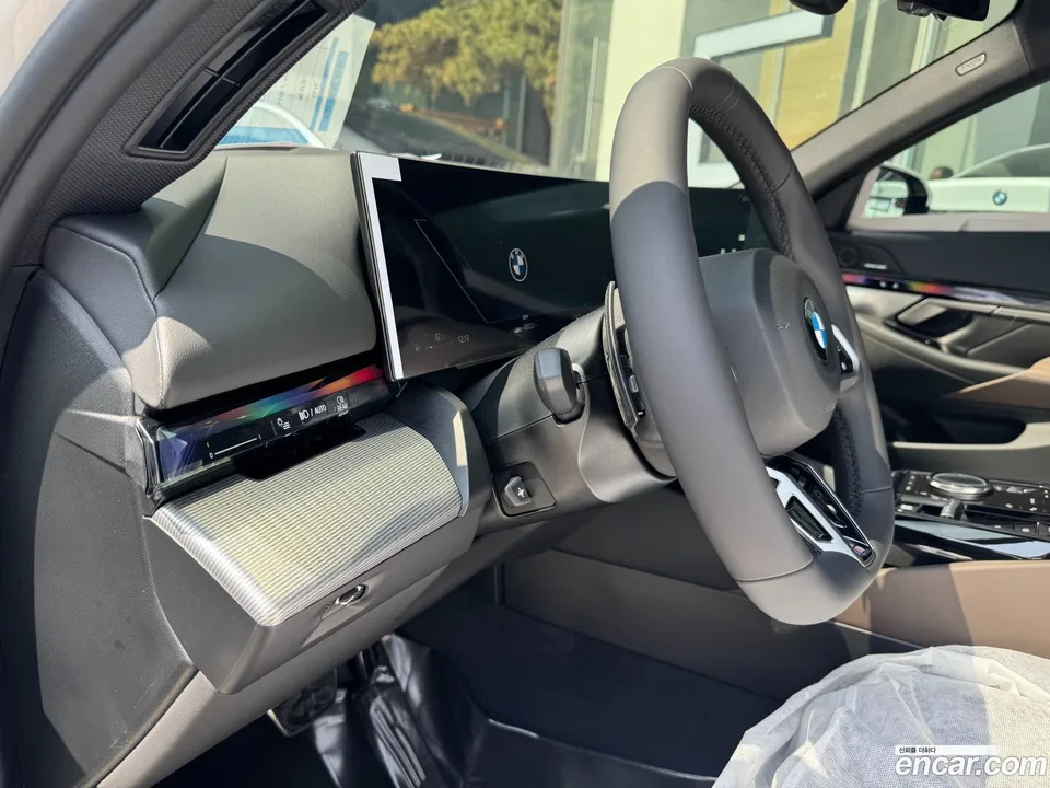 BMW 5 Series 520i M 2026 — thumbnail 2
