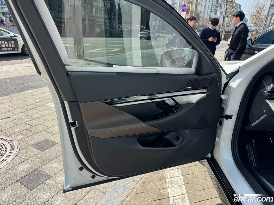 BMW 5 Series 520i M 2026 — thumbnail 3