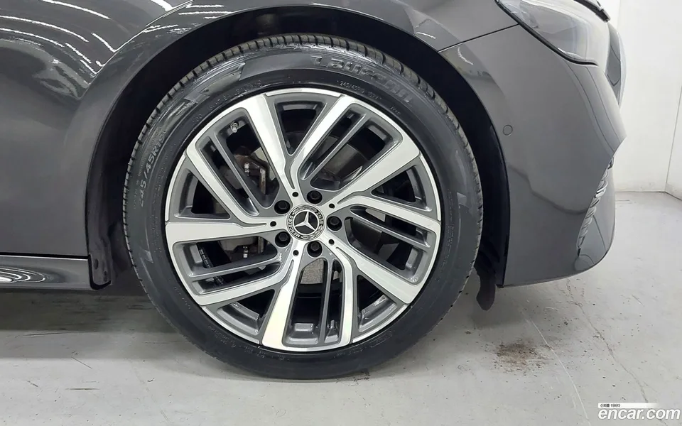 Mercedes-Benz E-Class E220d 4MATIC 2024 — thumbnail 2