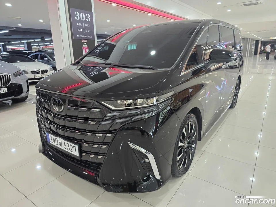 Toyota Alphard 2.5 HEV AWD 2023 — photo 1, buy with delivery to Moscow