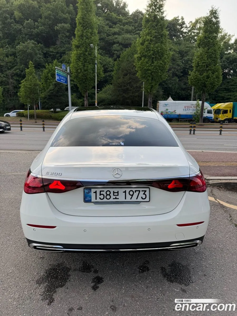 Mercedes-Benz E-Class E200 2026 — thumbnail 4