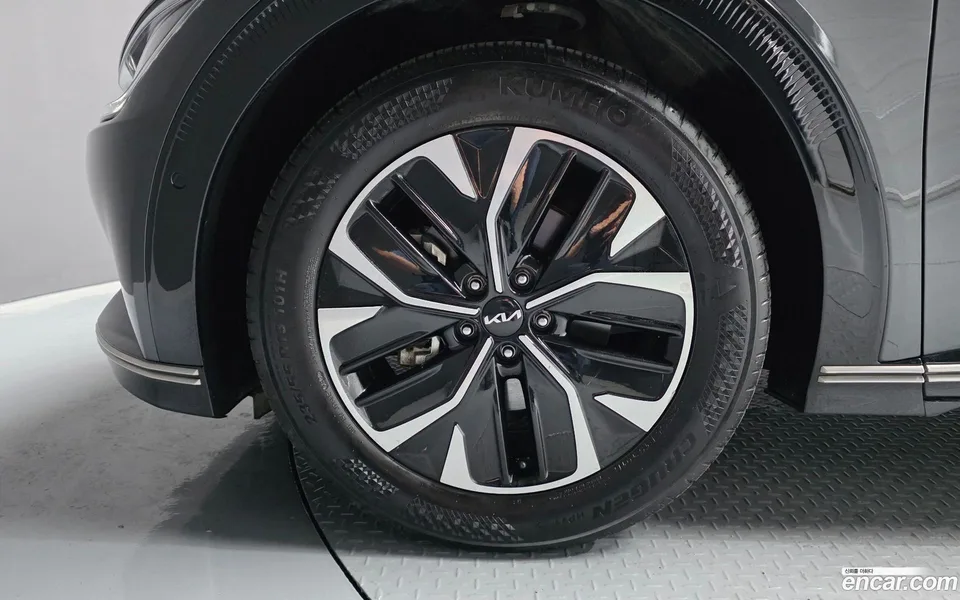 Kia EV6 2023 — миниатюра 5