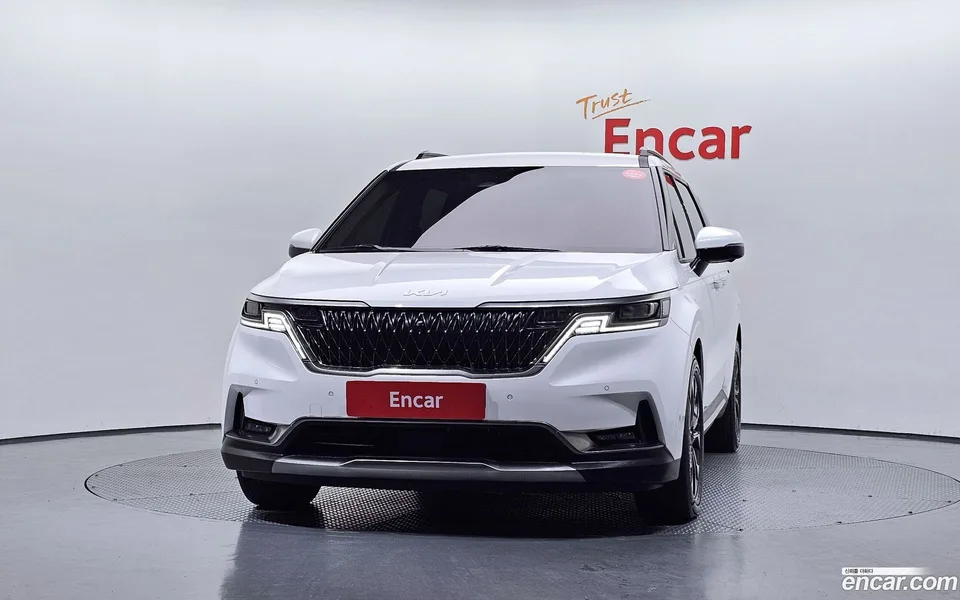 Kia Carnival 9 2023 — thumbnail 3