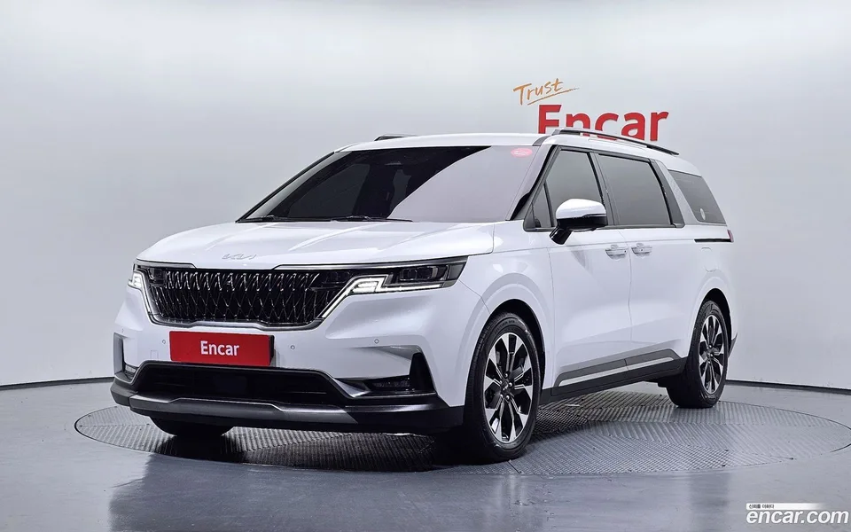 Kia Carnival 9 2023 — photo 1, buy with delivery to Moscow