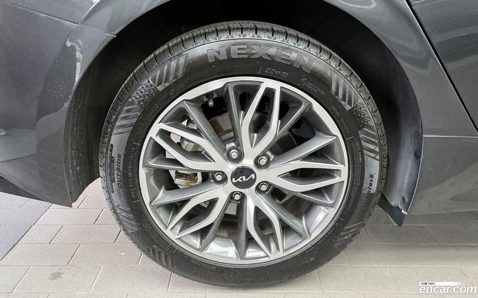 Kia K5 2.0 2023 — thumbnail 2