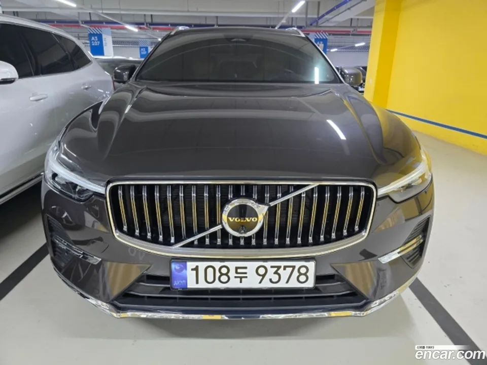 Volvo XC60 B5 2023 — photo 1, buy with delivery to Moscow