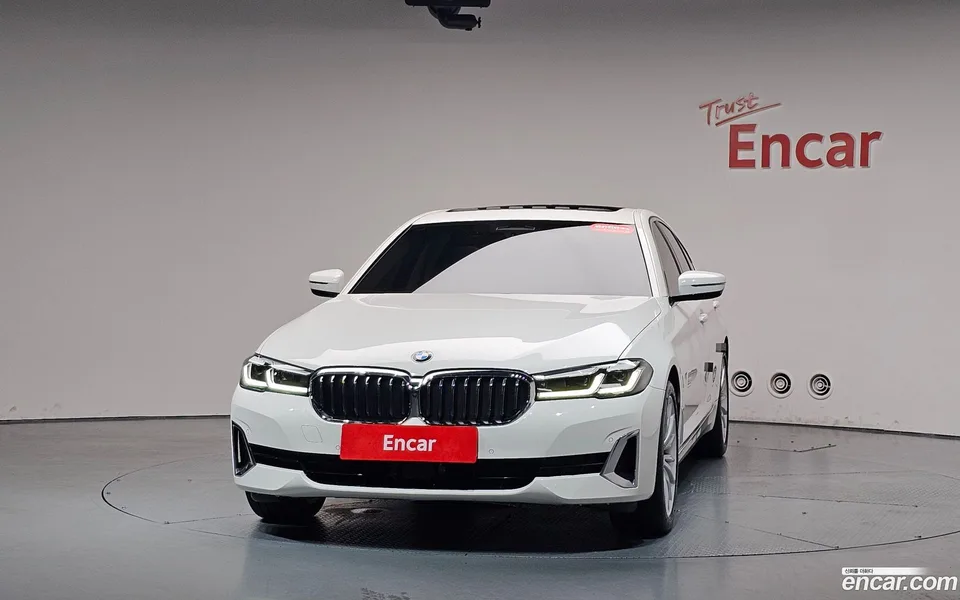 BMW 5 Series 530i 2023 — thumbnail 3
