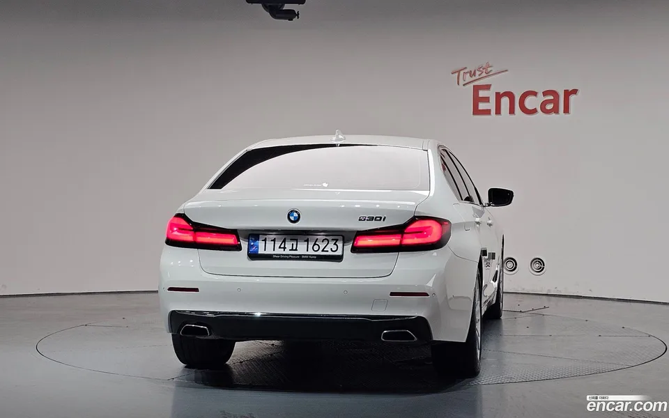 BMW 5 Series 530i 2023 — thumbnail 4
