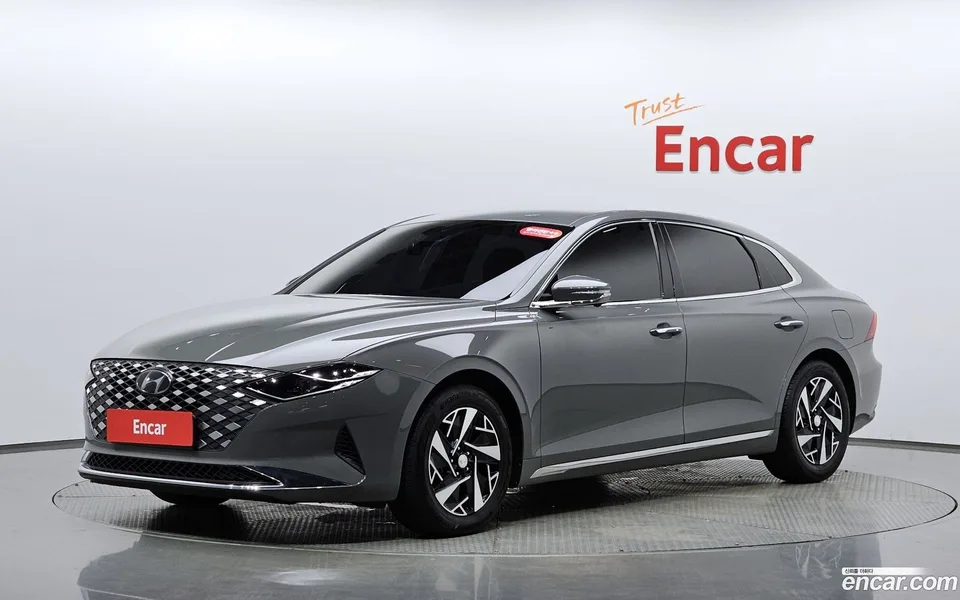 Hyundai Grandeur IG Hybrid 2022 — photo 1, buy with delivery to Moscow