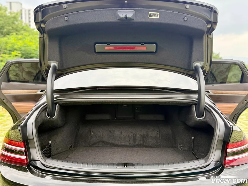Genesis Electrified G80 e-AWD 2023 — thumbnail 2