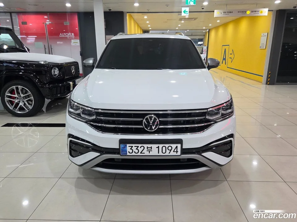 Volkswagen Tiguan Allspace 2.0 TSI 2023 — thumbnail 3