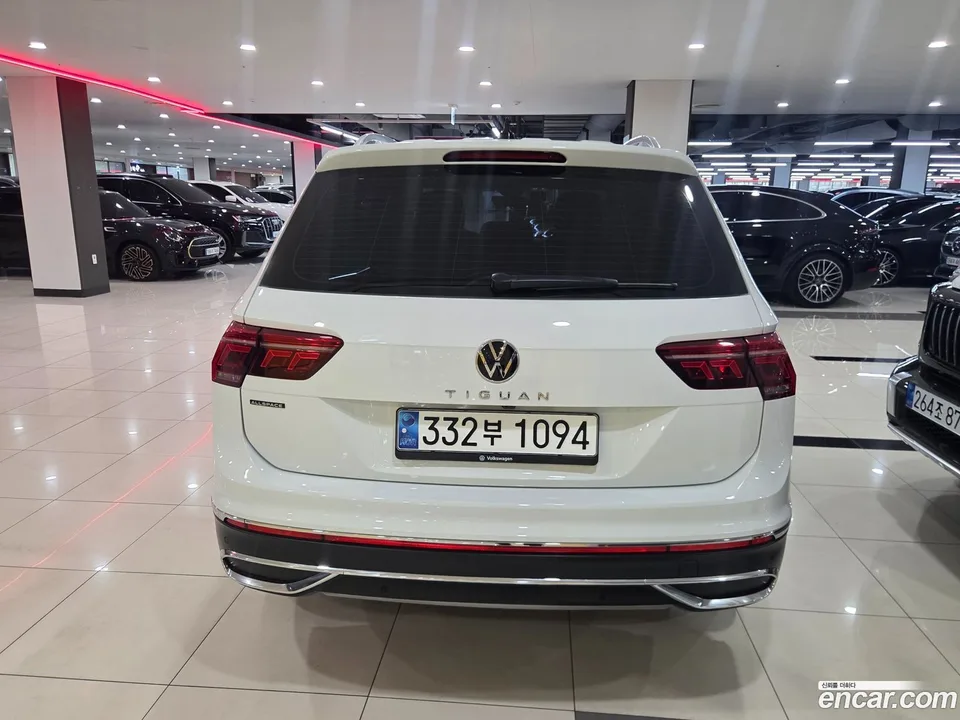 Volkswagen Tiguan Allspace 2.0 TSI 2023 — thumbnail 4
