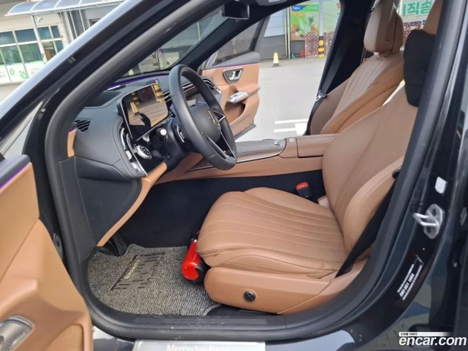 Mercedes-Benz E-Class E300 4MATIC 2024 — thumbnail 2