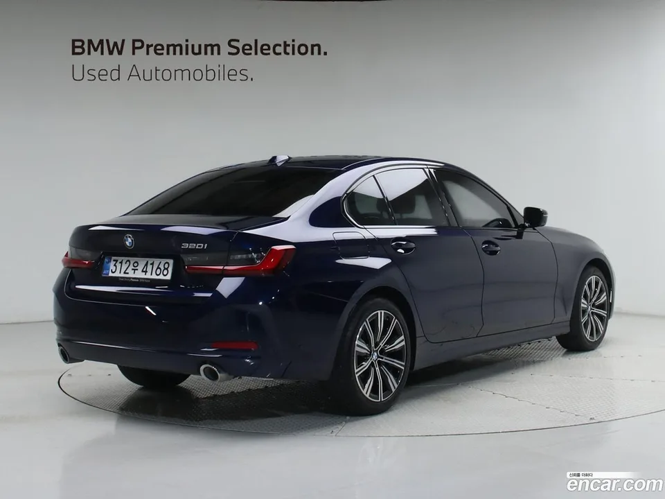 BMW 3 Series 320i 2025 — thumbnail 4