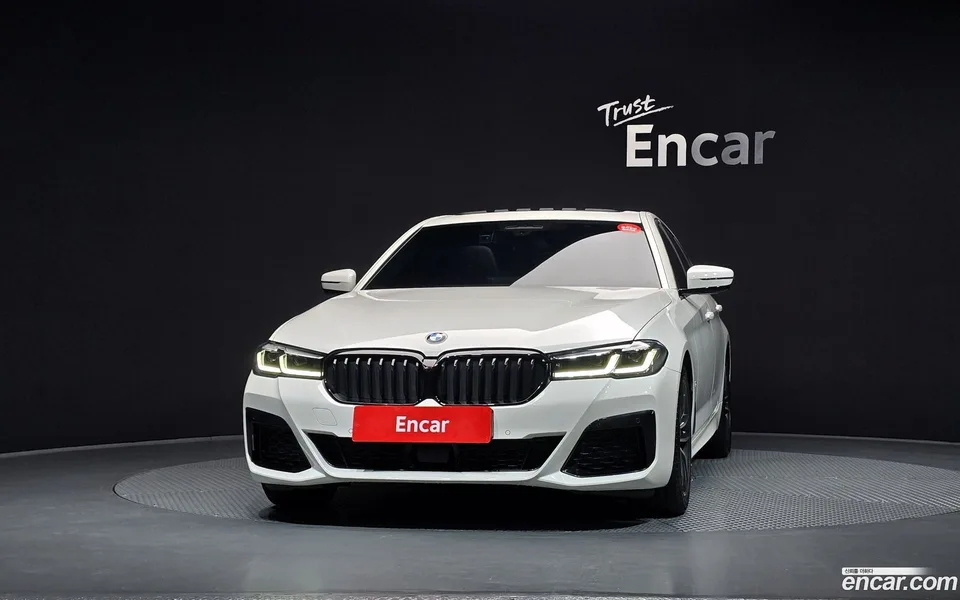 BMW 5 Series 520i M 2022 — thumbnail 3