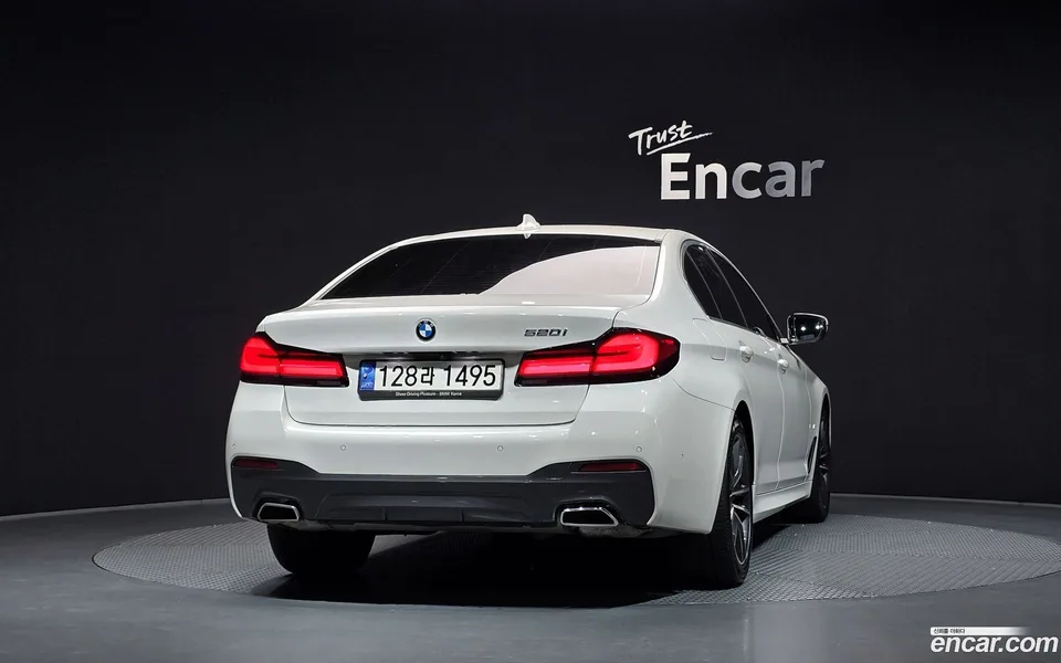 BMW 5 Series 520i M 2022 — thumbnail 4