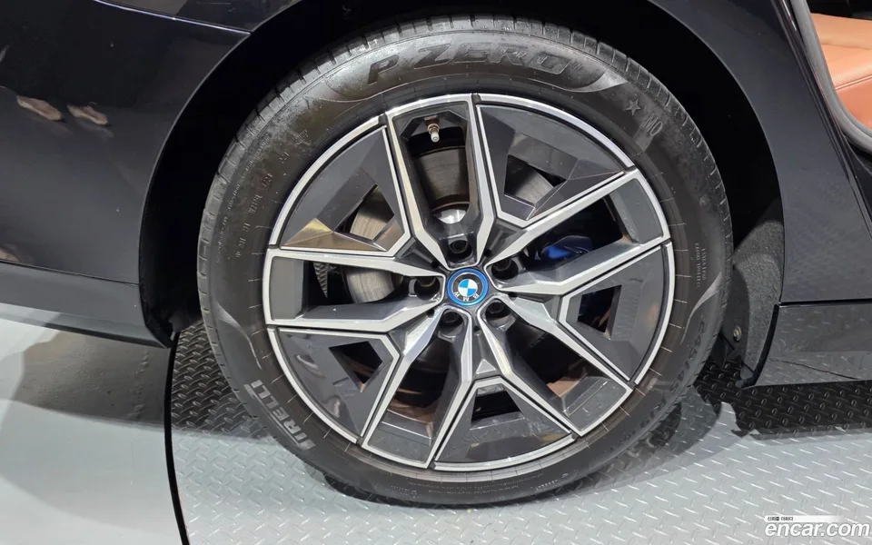 BMW i5 eDrive 40 M 2024 — thumbnail 5