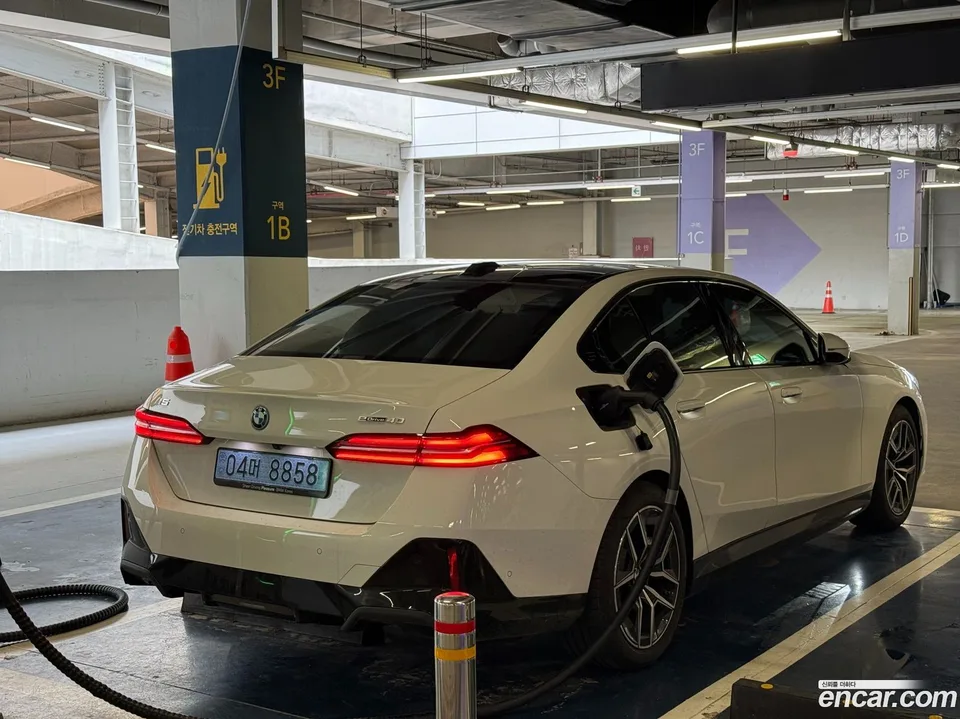 BMW i5 eDrive 40 M 2026 — thumbnail 2