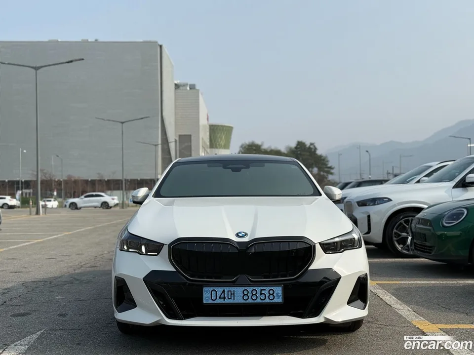 BMW i5 eDrive 40 M 2026 — thumbnail 3
