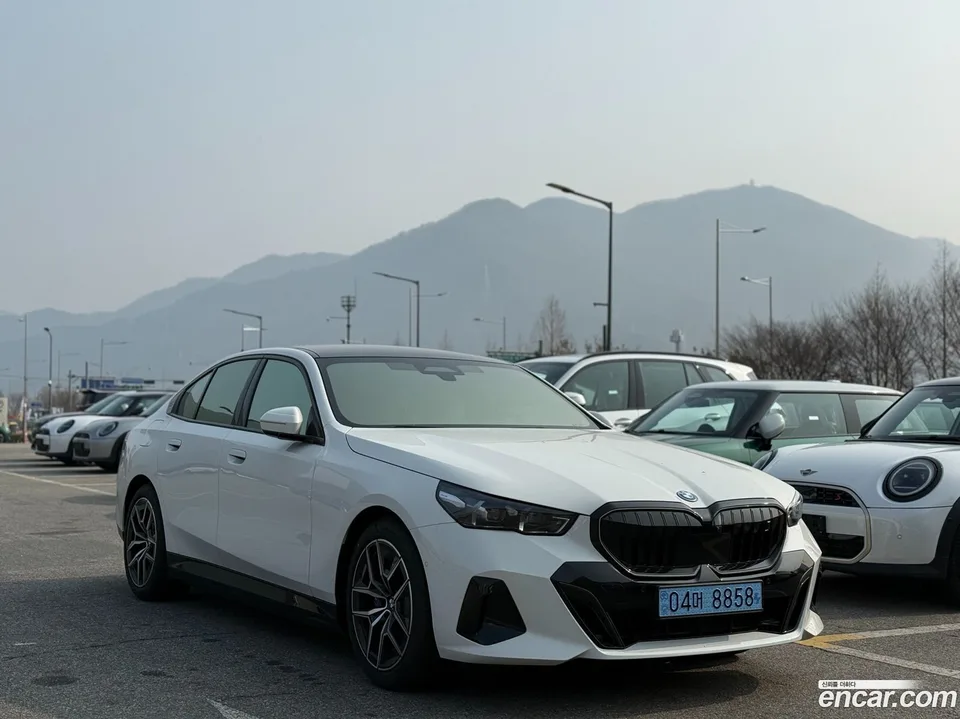 BMW i5 eDrive 40 M 2026 — photo 1, buy with delivery to Moscow