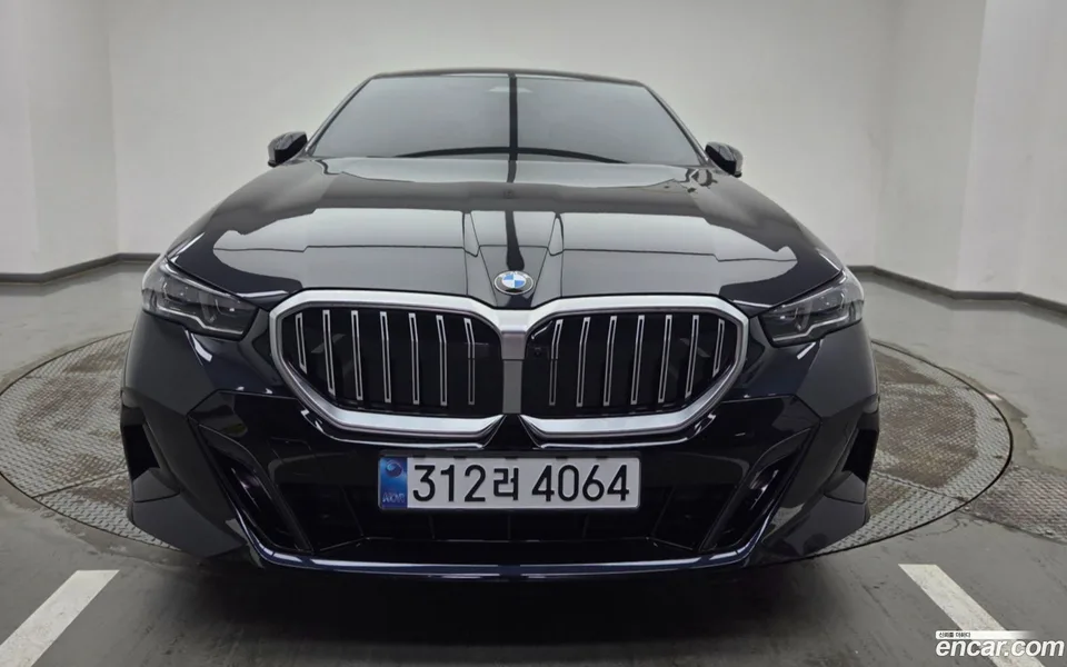 BMW 5 Series 520i M 2025 — thumbnail 3