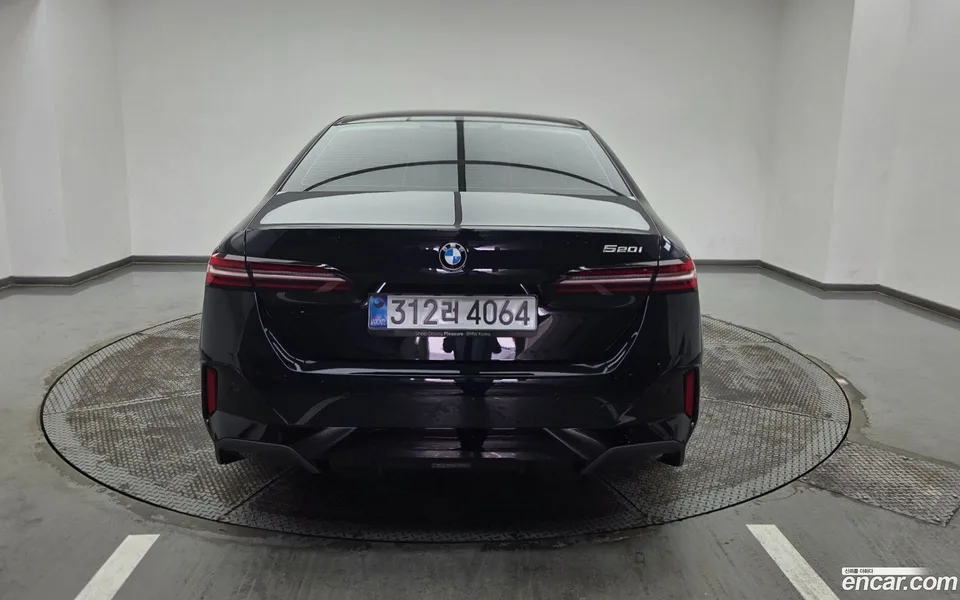 BMW 5 Series 520i M 2025 — thumbnail 4