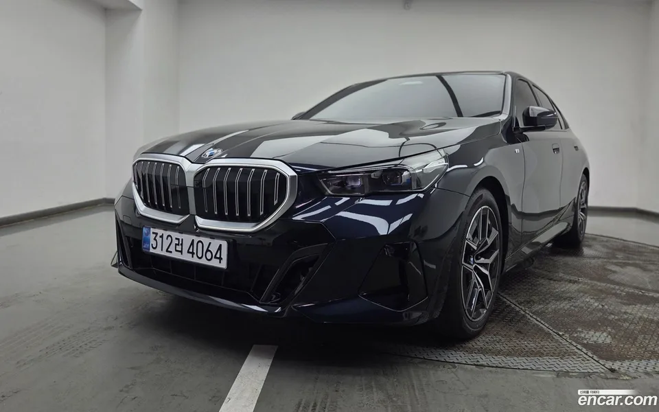 BMW 5 Series 520i M 2025 — photo 1, buy with delivery to Moscow
